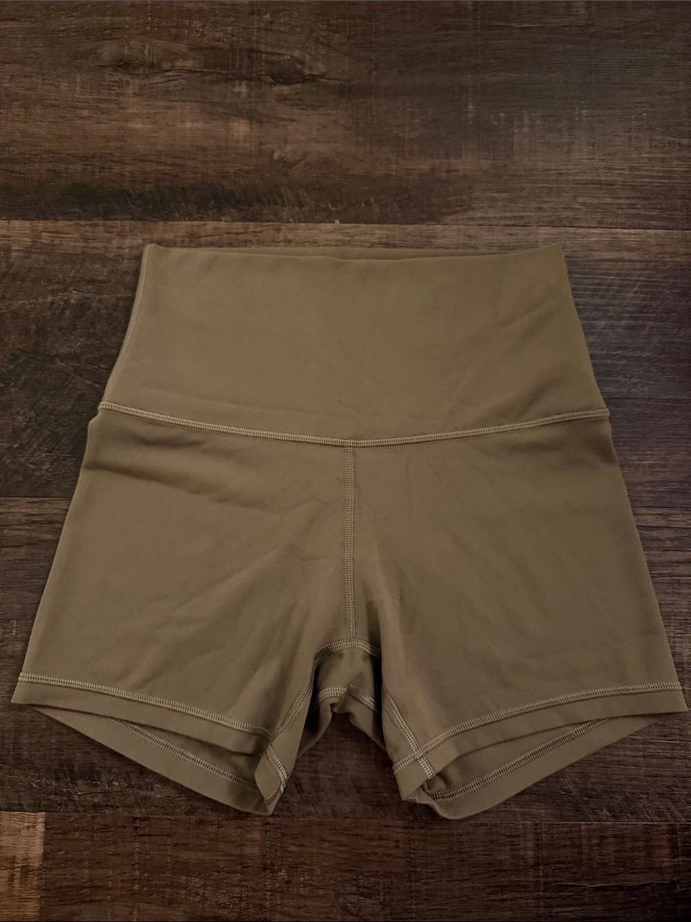 Lulu lemon High-Waist Women's Active Shorts in tan